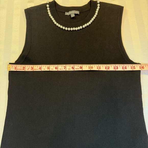 Adrianna Papell Elegant Black Sleeveless Top with Pearl Neckline Detail Sz M - Picture 4 of 8